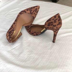 Size 7 1/2 cheeta print shoes